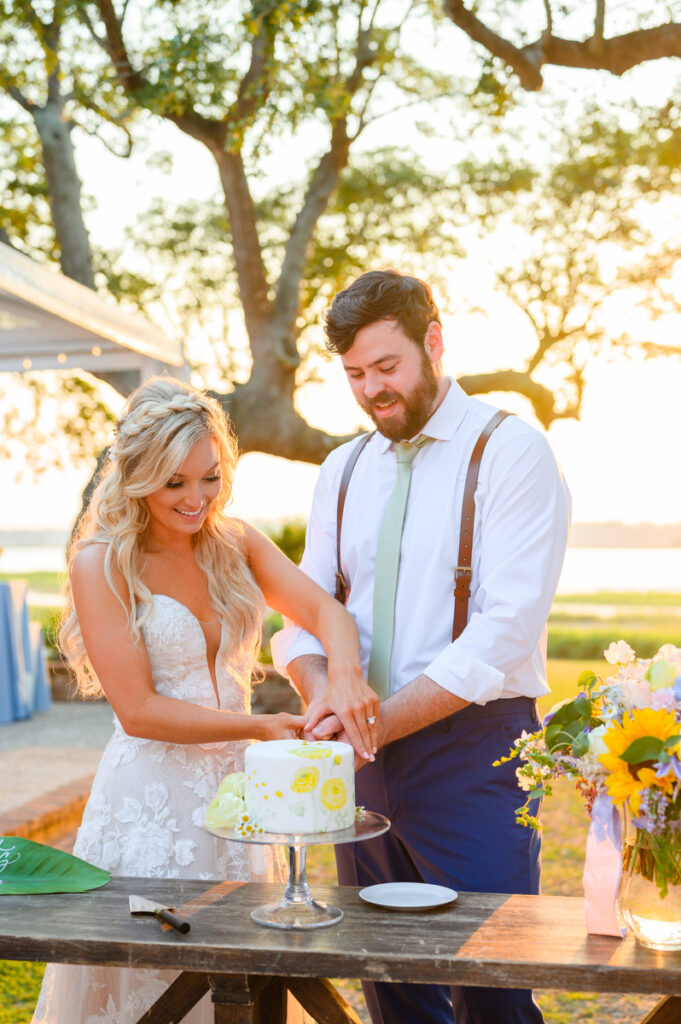 Lowndes Grove wedding cake cutting