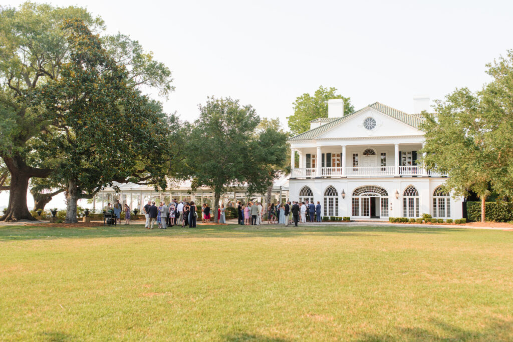 Charleston wedding venue Lowndes Grove wedding venue during cocktail hour